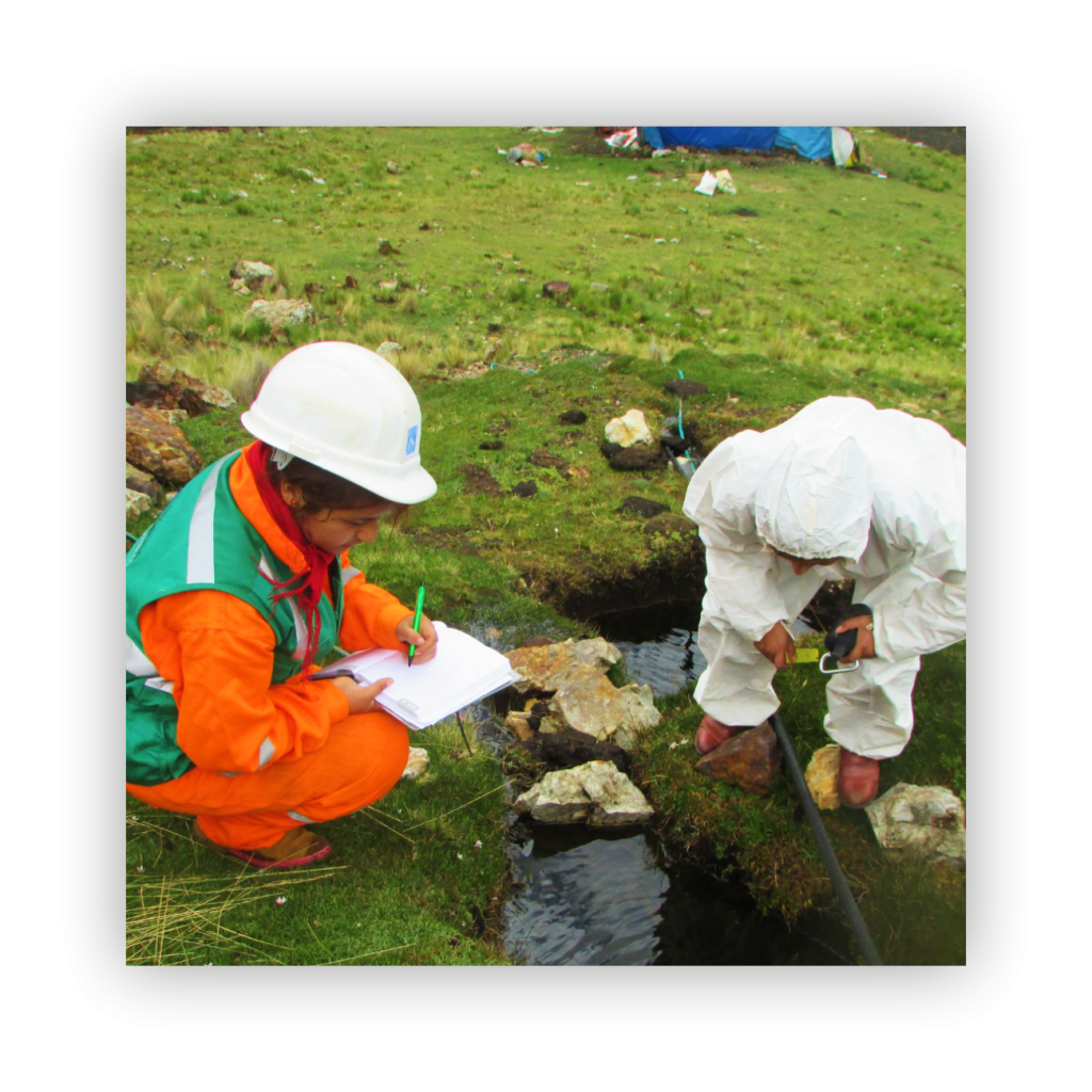 equipo-de-geominerals-apurimac-en-campo-topografia-e-ingenieria 07